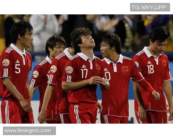 上海足球队整体压制革新之路:重塑战术与团队精神的深度剖析 上海足球队整体压制革新之路:重塑战术与团队精神的深度剖析